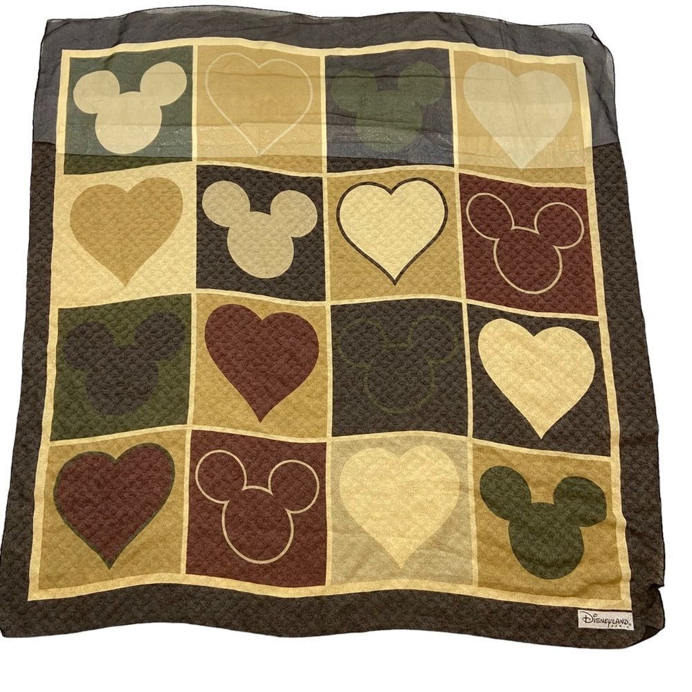 Brand New With Tags Disneyland Paris Exclusive Mickey Ans Heart Scarf